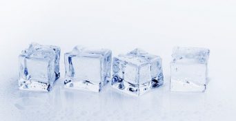 ice-cubes-3506781_640